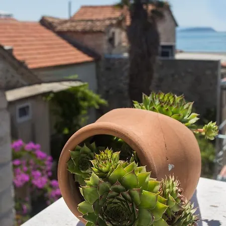 Amaizing Near Airport Kaštel Štafilić