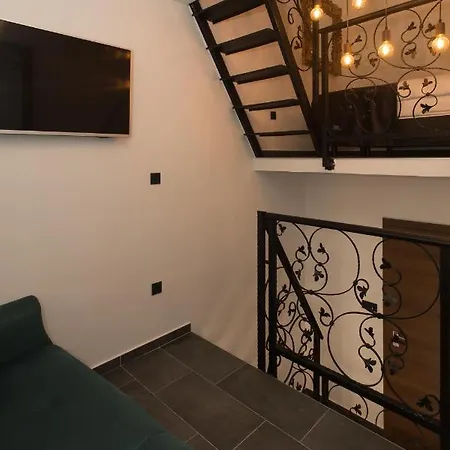 Amaizing Near Airport Apartment Kaštel Štafilić