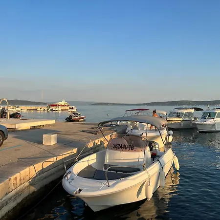 Amaizing Near Airport Apartment Kaštel Štafilić