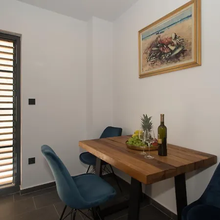 Apartment Amaizing Near Airport Kastel Stafilic