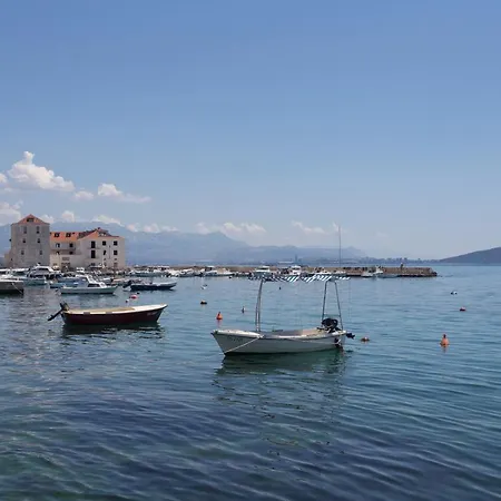 Amaizing Near Airport Kastel Stafilic